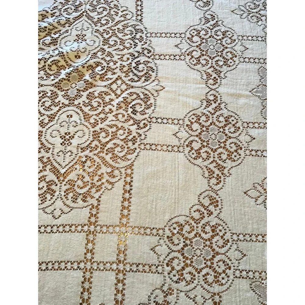 VTG Oval Lace Tablecloth 86